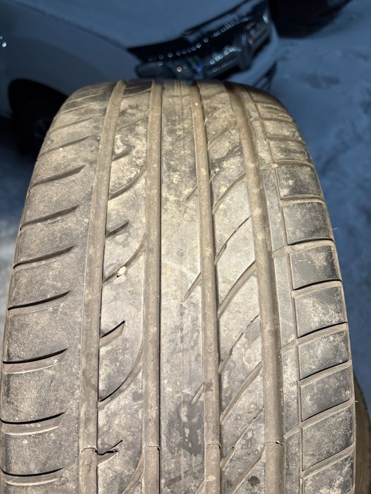 Комплект летних шин 245/45 R20