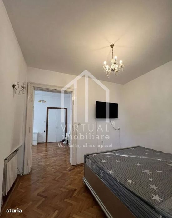 Casa formata din 2 apartamente, 2 garaje,  3 bai - zona Trei Stejari