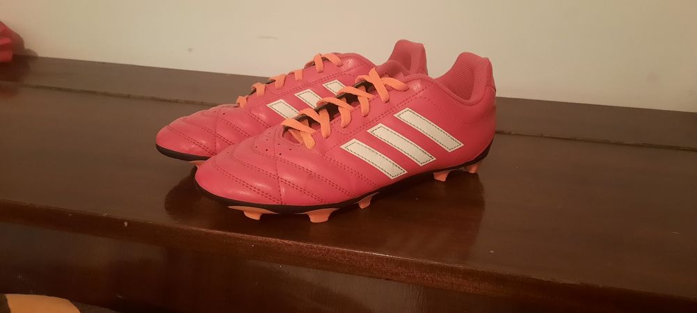 НАМАЛЕНИ! Детски футболни обувки ( бутонки ) Adidas