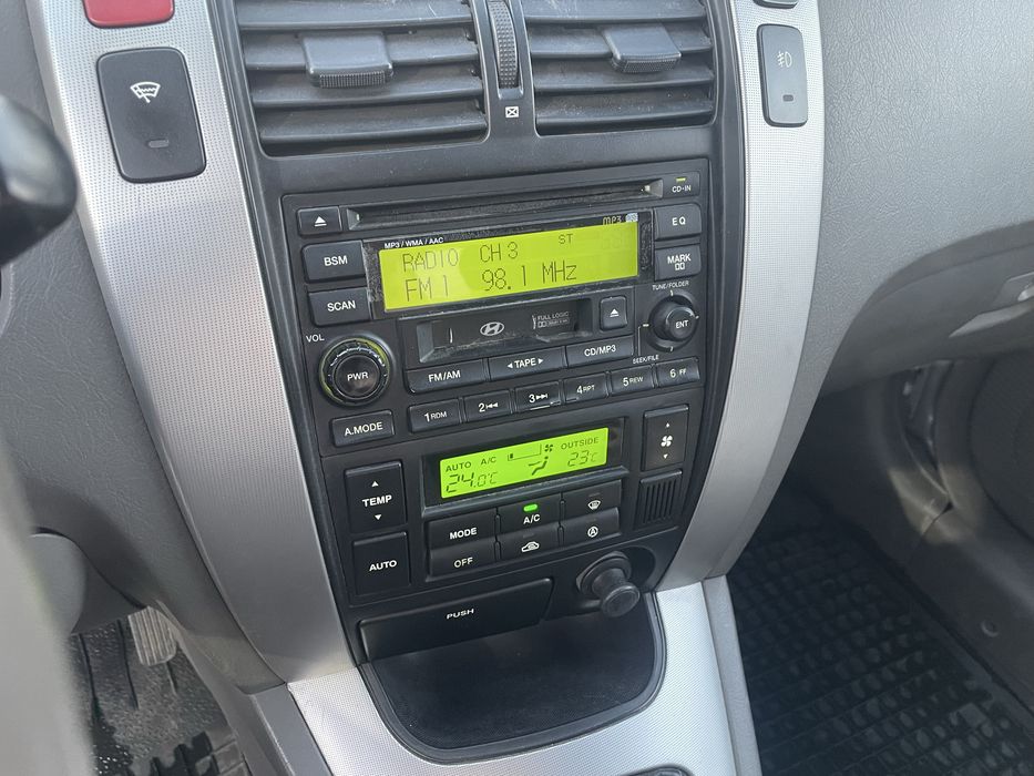 Hyundai Tucson 2.0 Diesel 4X4 trapa istoric finantare