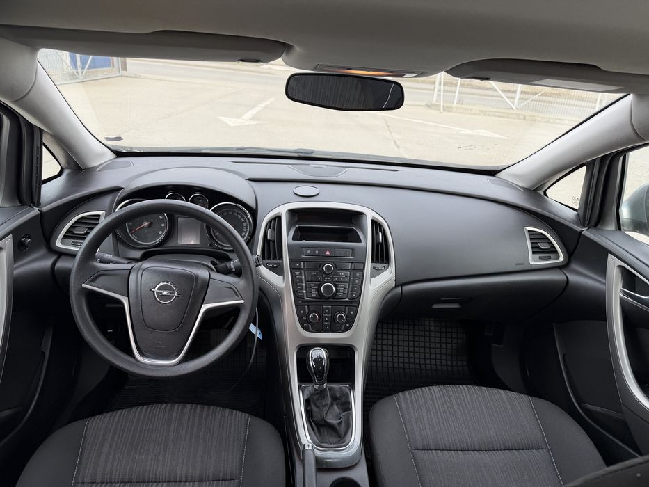 Opel Astra j 1,4 2012