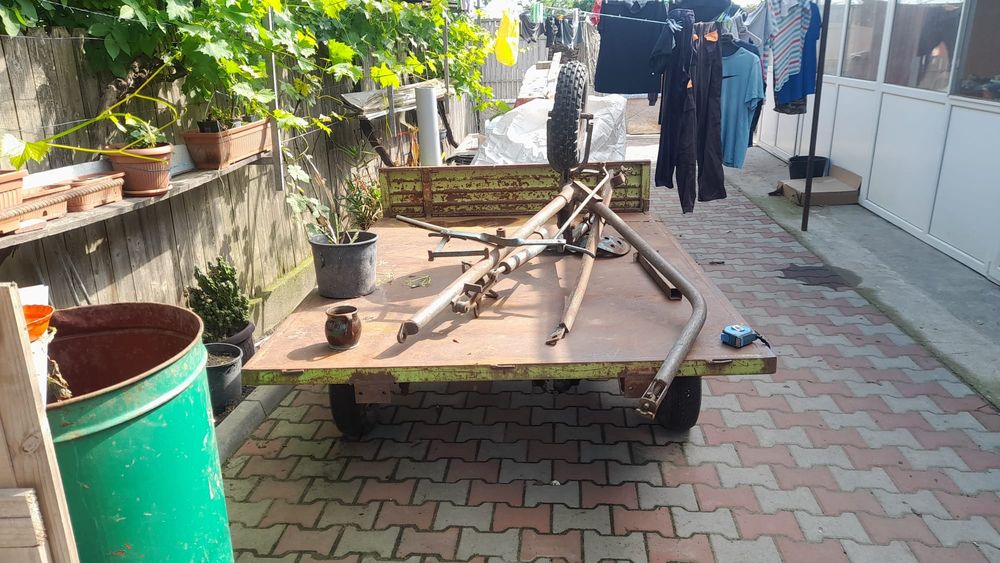 Remorcă de vanzare basculabila