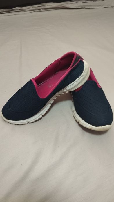 Кроссовки женские