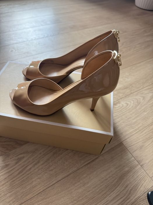 Отворени обувки Michael Kors
