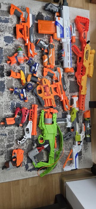 Lot puști , pistoale si accesorii Nerf