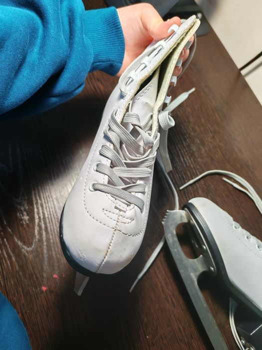 Фигурные коньки в идеальном состоянии