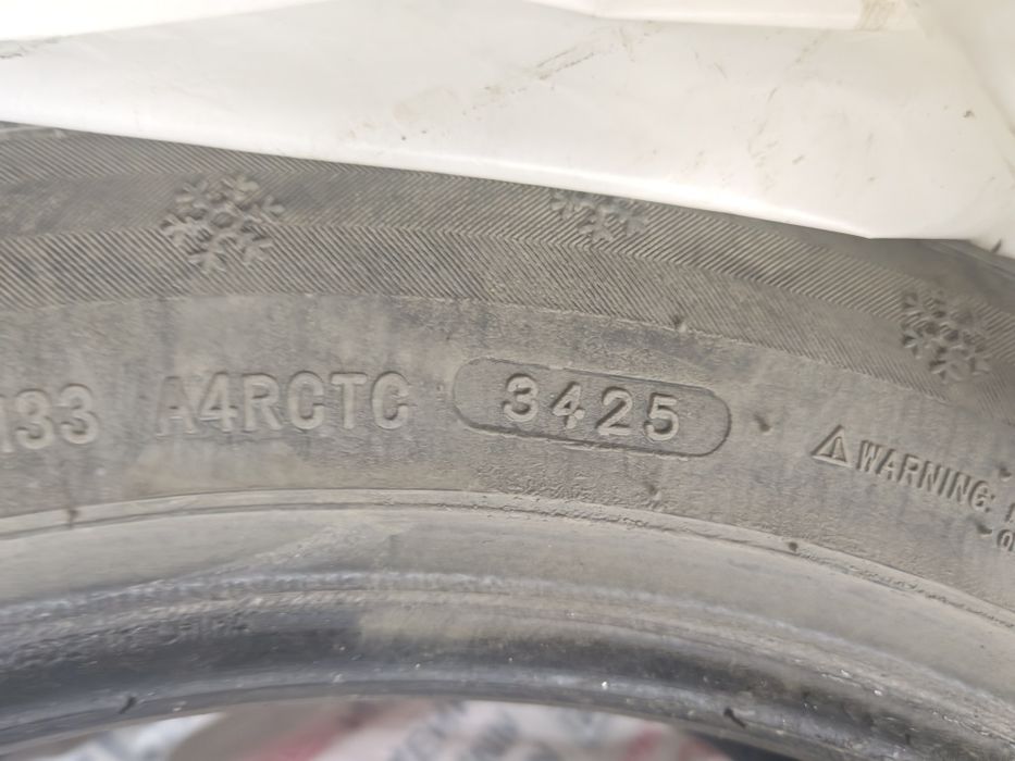 Продам шины зимние 215х55r17