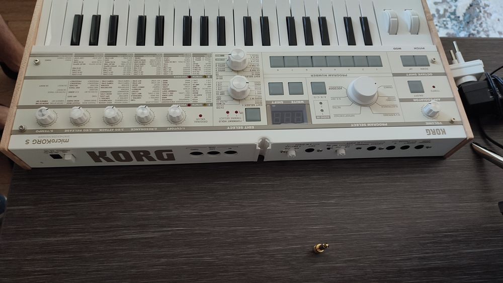 Korg microkorg  MK 1S синтезатор