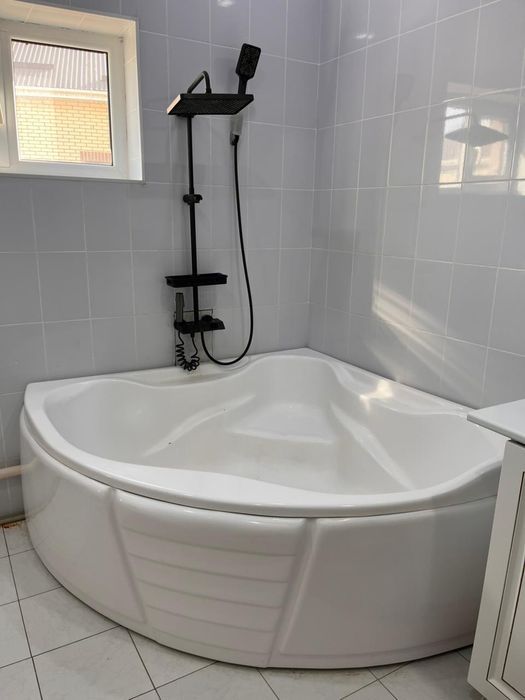 Продается угловая ванна