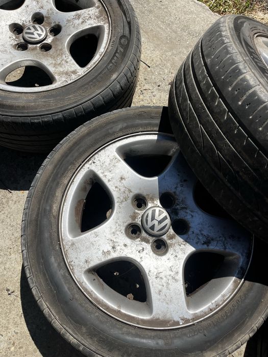 Vând set jante cu cauciucuri Golf 205/55 R16