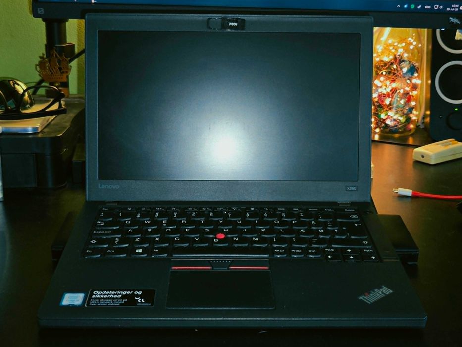 Lenovo ThinkPad X260 - Intel i5, 8GB DDR4 RAM, без хард диск! - малък, но мощен работен лаптоп