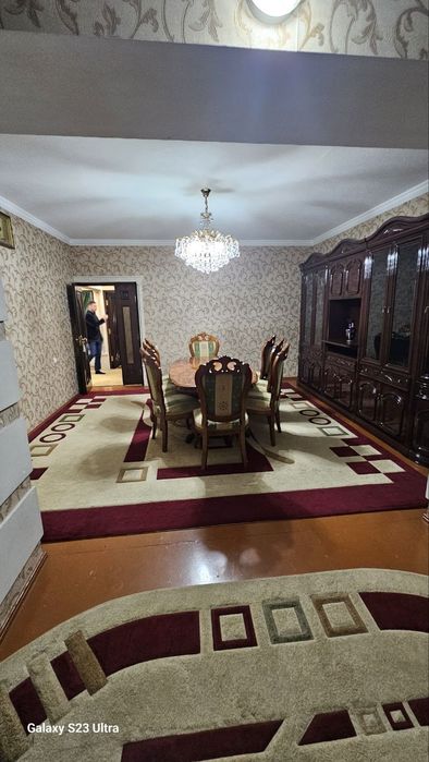 Себзор 4.хонали оилага берилади расмдаги уй хамма шароити бор