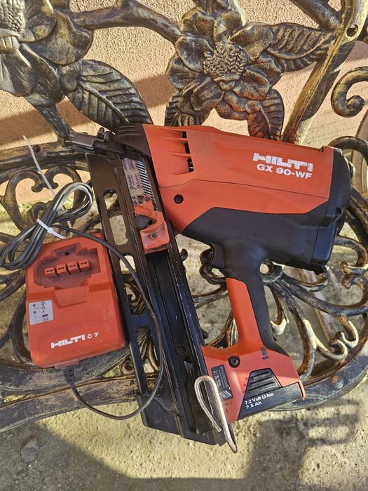 Pistol cuie Hilti defect