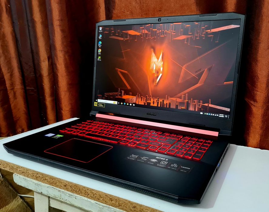 Laptop Gaming Acer Nitro cu ecran mare   si Video RTX