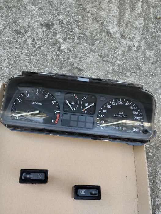 Продавам части за Honda CRX втора генерация 1989 на части с d16.