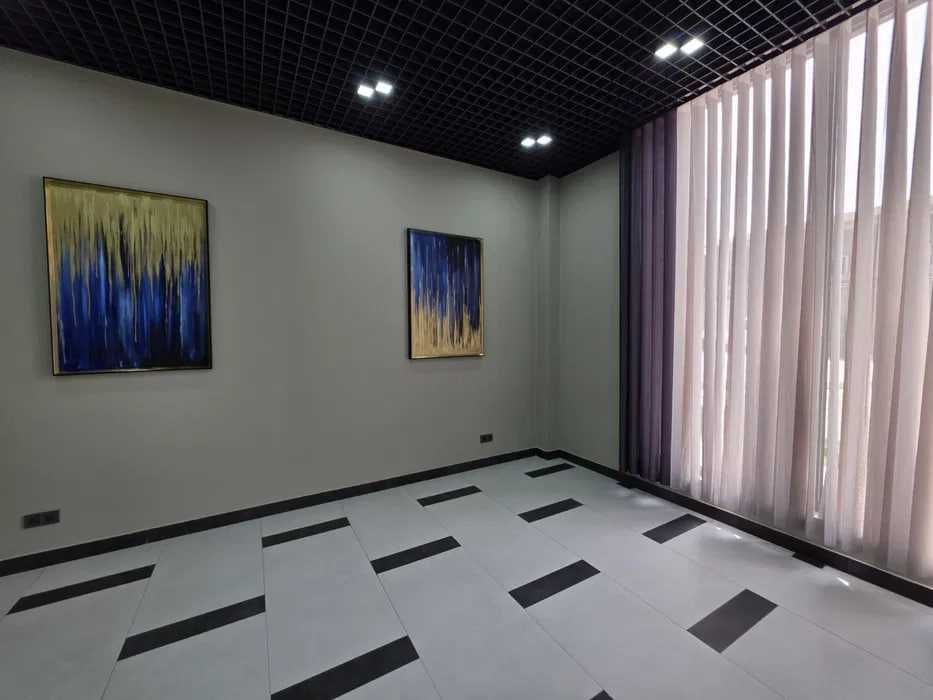 Продаётся в помещение. С арендатором,  Паркентский