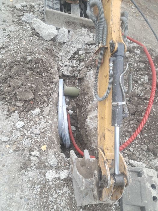 Sapaturi cu miniexcavator