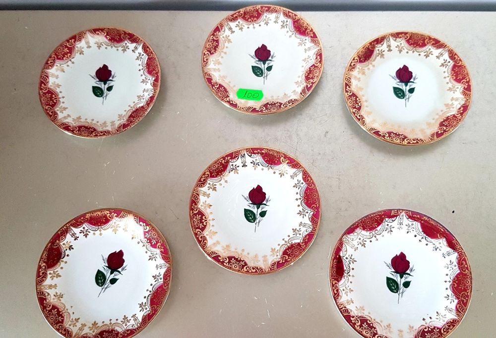 Suporți vechi pentru pahare și căni