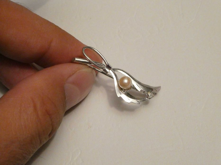 BROSA AUR alb 18K + Perla - UNOAERRE - Italia - Vintage - 560lei/gr. !