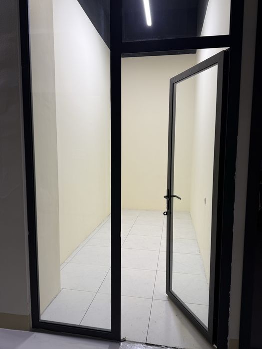 Офис ва Склад Учун Арендага Берилади.  Хамма толови ичида.