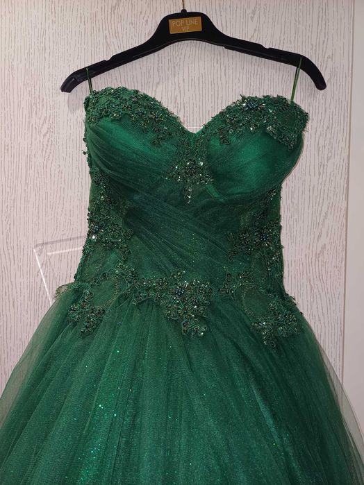 Абитуриентска официална рокля