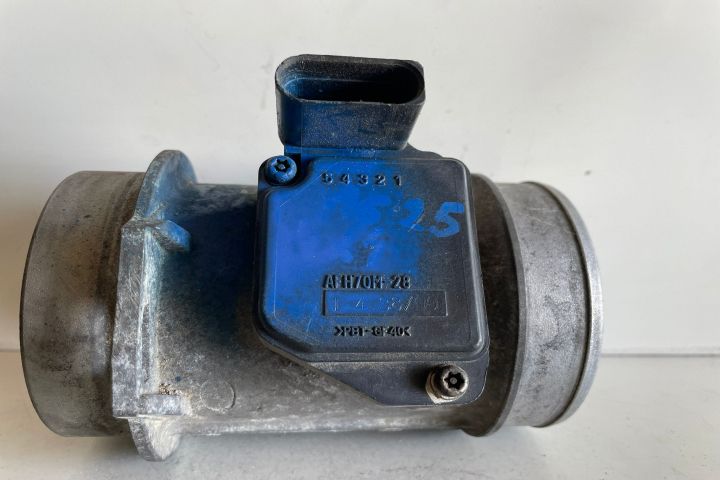 Debitmetru  0280217121 Volkswagen VW Bora prima generatie seria