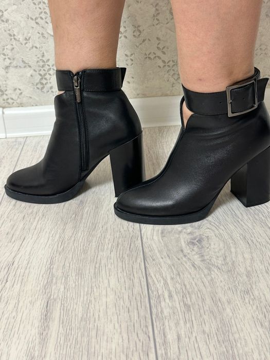 Продам ботильоны женские