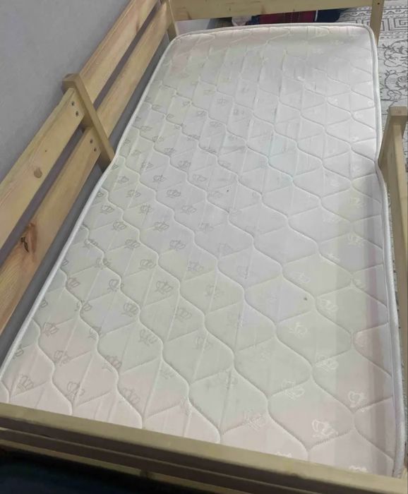 Кровать детская с матрасом