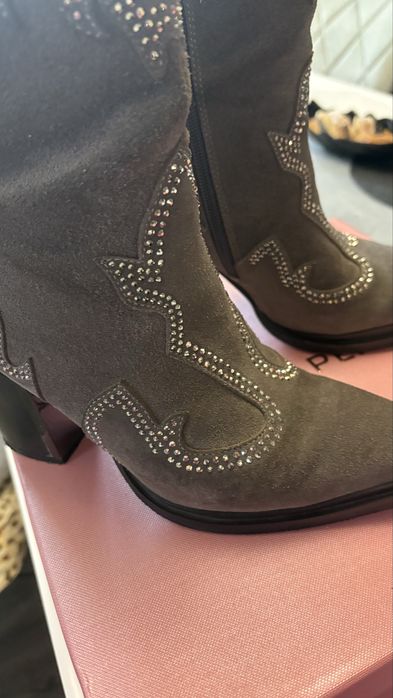 Продавам боти от естествен велур