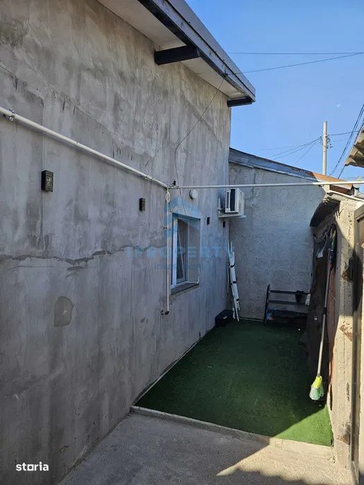 Inchiriere Casa 2 camere +curte  zona Rahova