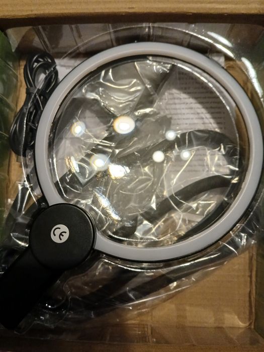 Продаётся увеличительное стекло с подсветкой