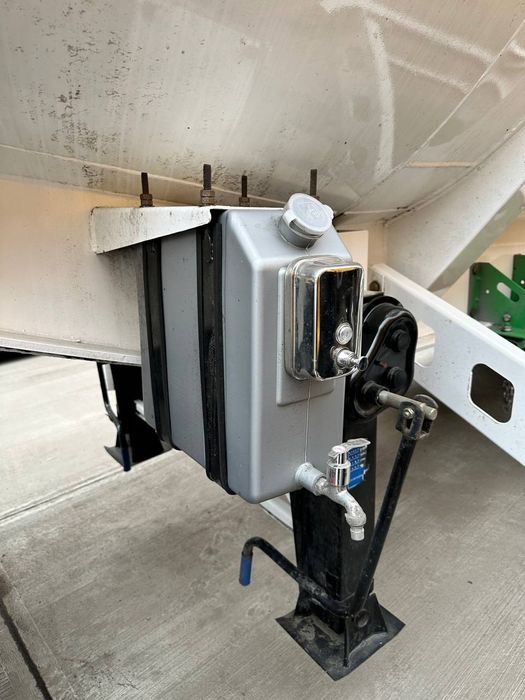 Бензавоз прицеп сотилади