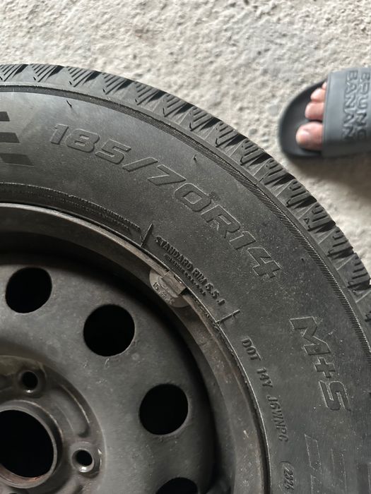 Продавам железни джанти с нови зимни гуми14”