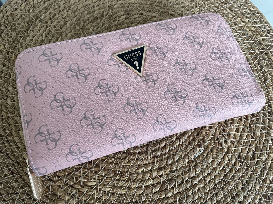 Дамско портмоне Guess