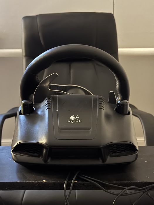 Игровой руль Logitech g25 с Кокпитом