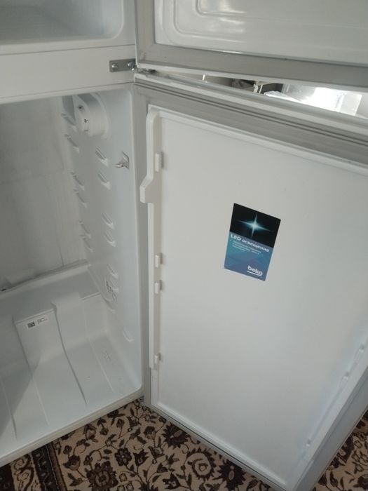 Холодильник BEKO RDSK 240M00W белый