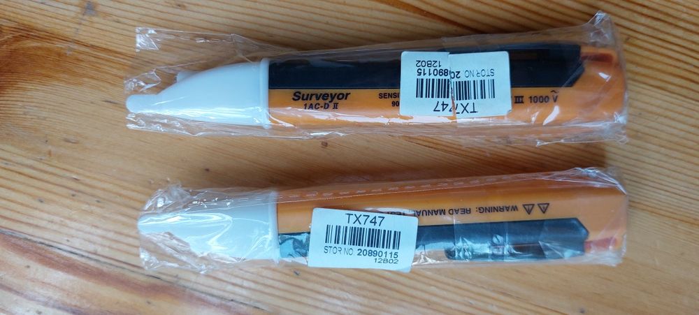 Продаются тестеры переменного и постоянного напряжений.