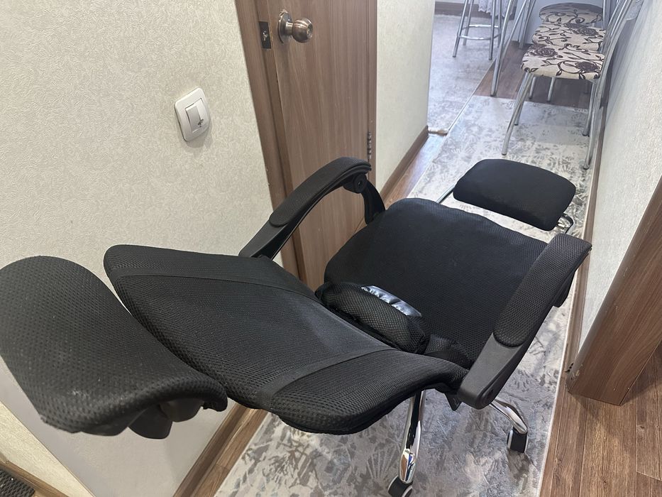 Офисное кресло черная