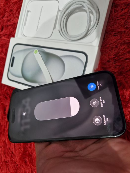 -Iphone 15, Nou, 128Gb, 8Ram, 20 cicluri incarcare, folosit 2 saptaman