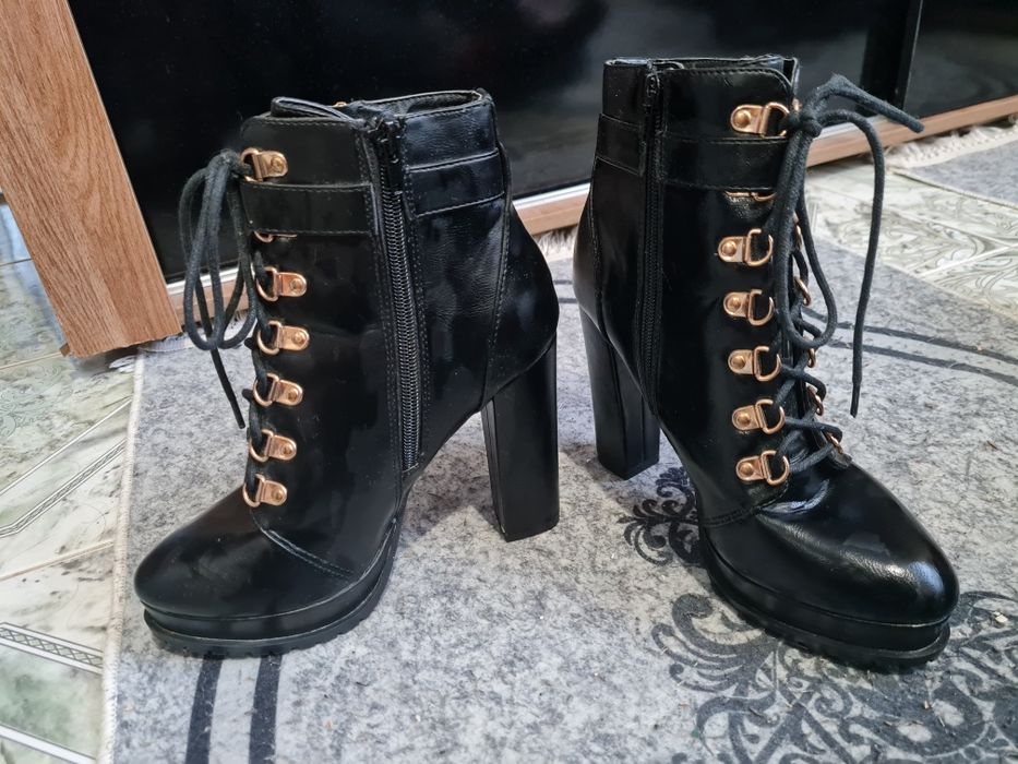 Дамски кожени черни боти