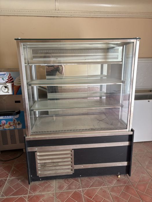 Продается витрина холодильник
