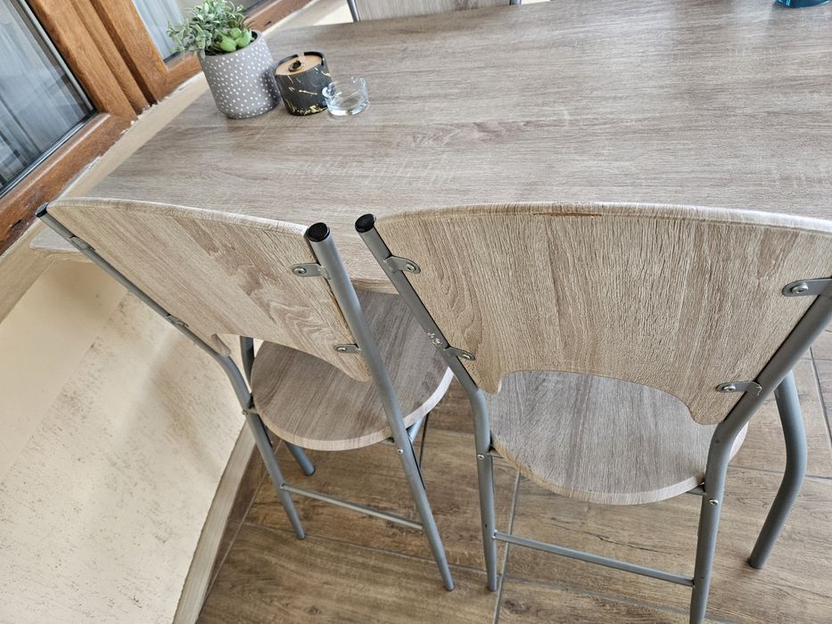 Маса с четири  стола