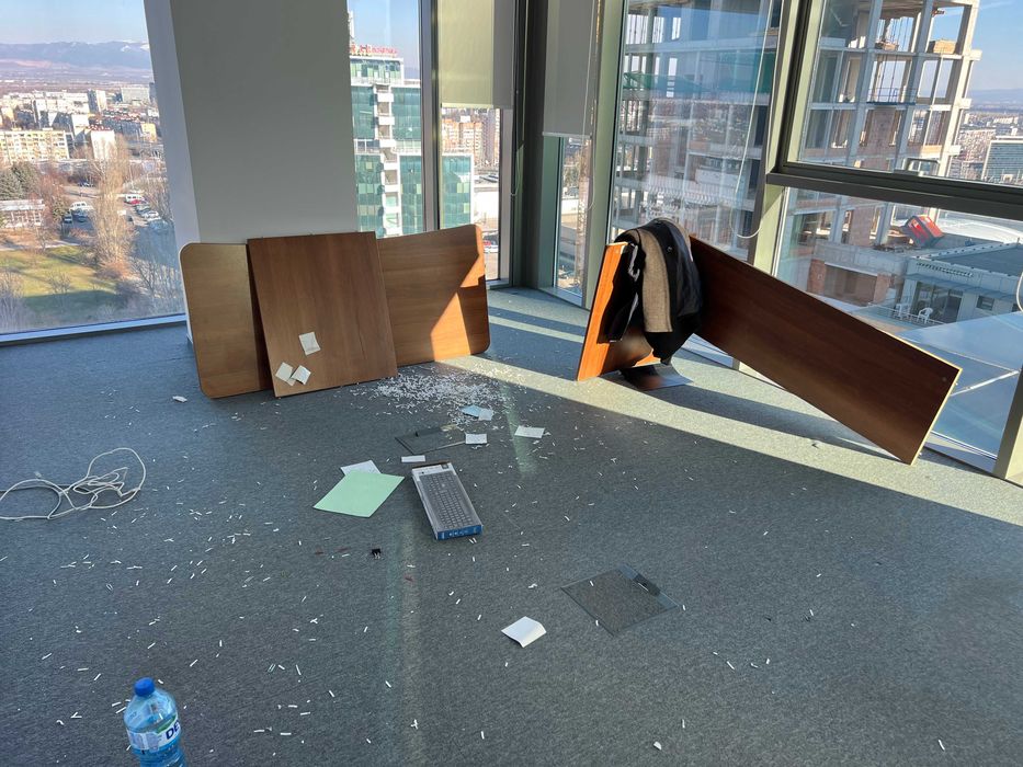 Даваме безплатно офисна мебел