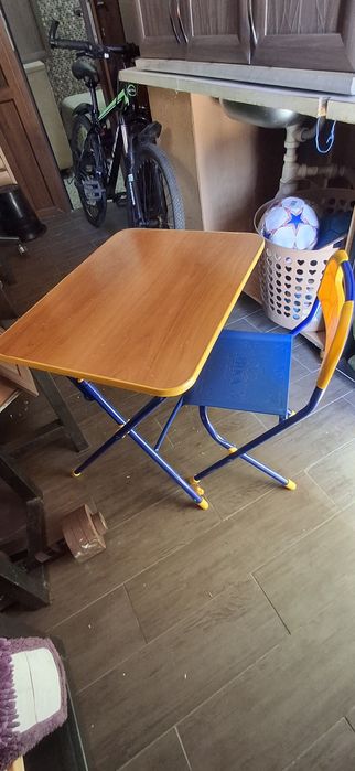 Детский столик со стульчиком