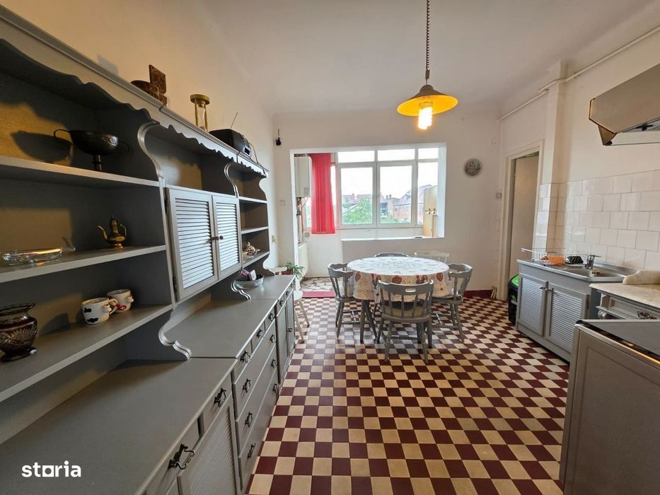 3 camere, 102mp, decomandat, 2 bai, garaj, boxa, Facultatea de Litere