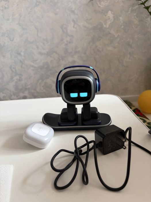 Робот EMO с chat gpt