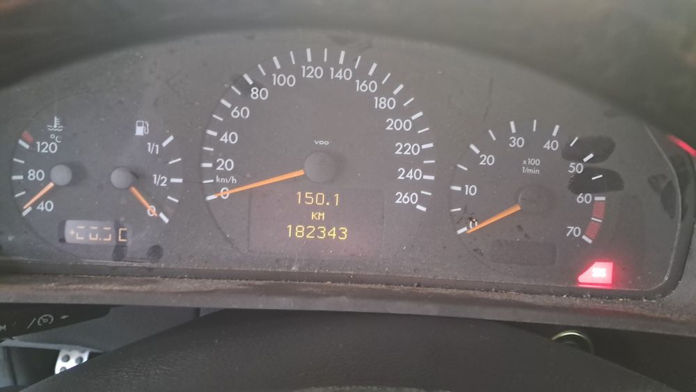 Мерс..210 Е.Елеганс цент Консоль.