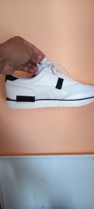 Adidași puma albi