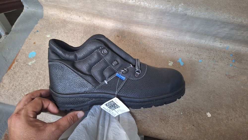 Спец ботинки.Новые