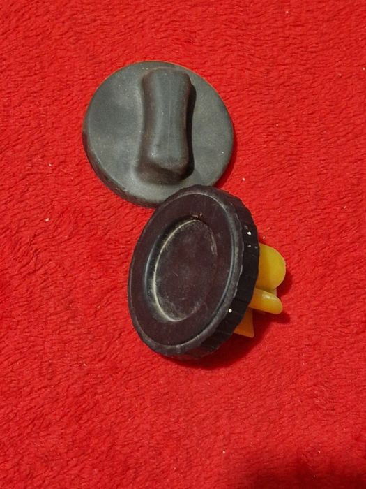 Bușon pentru rezervor auto